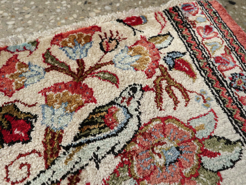 Vintage Persian Quom Silk Rug, No.21213 - Galerie Shabab