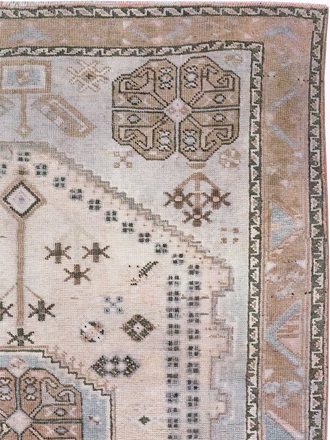 Vintage Persian Shiraz Throw Rug, No.21304 - Galerie Shabab