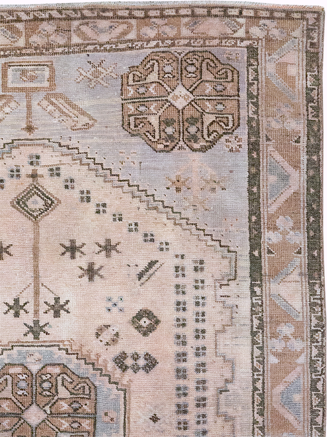 Vintage Persian Shiraz Throw Rug, No.21304 - Galerie Shabab