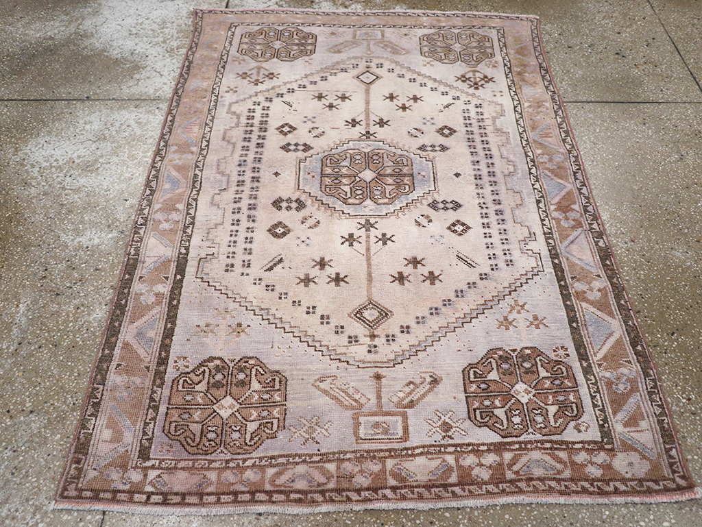 Vintage Persian Shiraz Throw Rug, No.21304 - Galerie Shabab