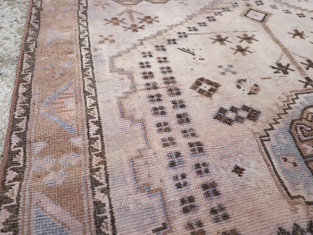 Vintage Persian Shiraz Throw Rug, No.21304 - Galerie Shabab