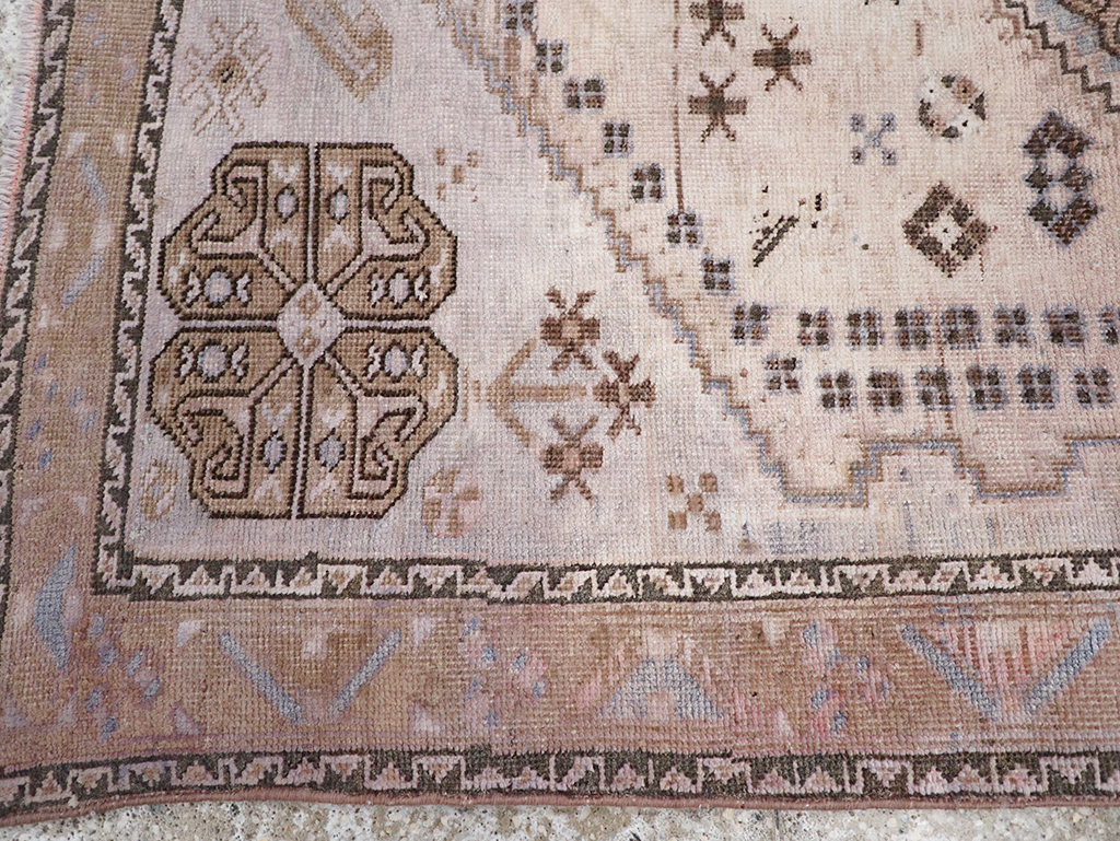 Vintage Persian Shiraz Throw Rug, No.21304 - Galerie Shabab