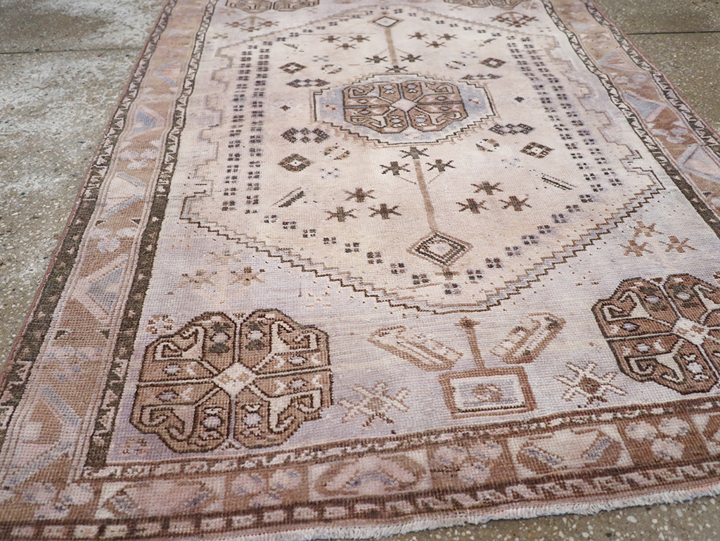 Vintage Persian Shiraz Throw Rug, No.21304 - Galerie Shabab
