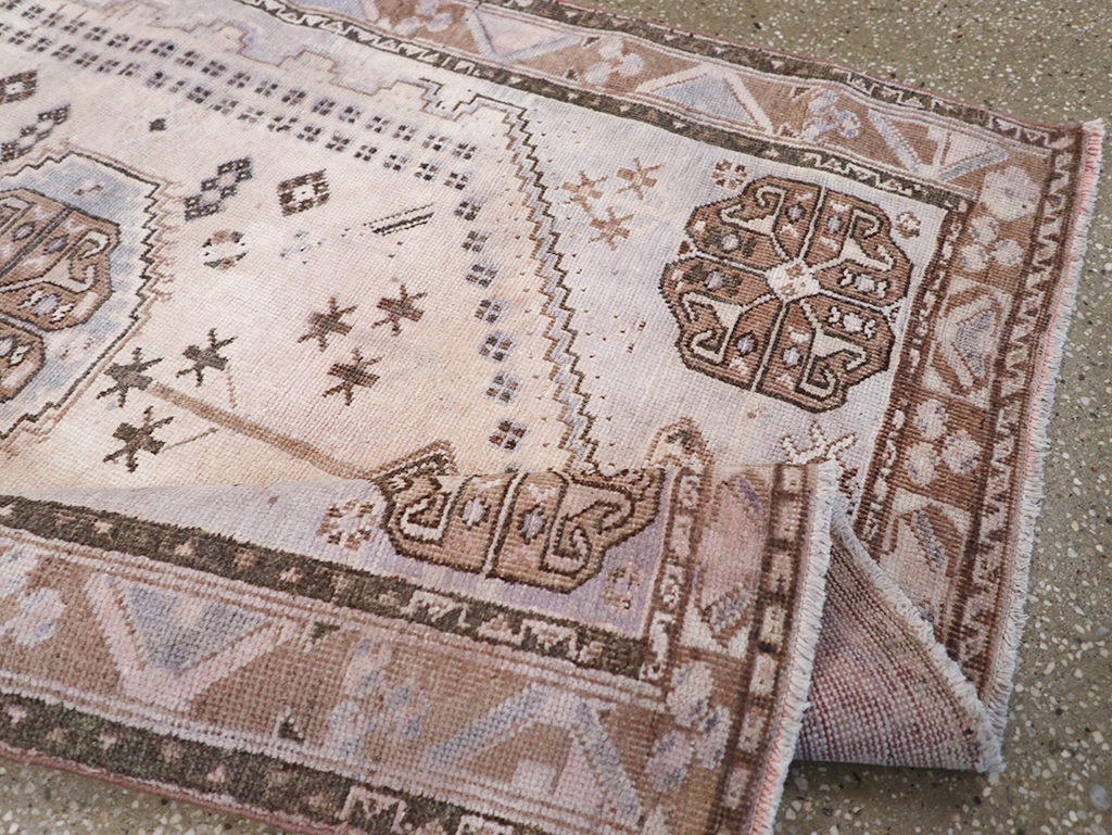 Vintage Persian Shiraz Throw Rug, No.21304 - Galerie Shabab