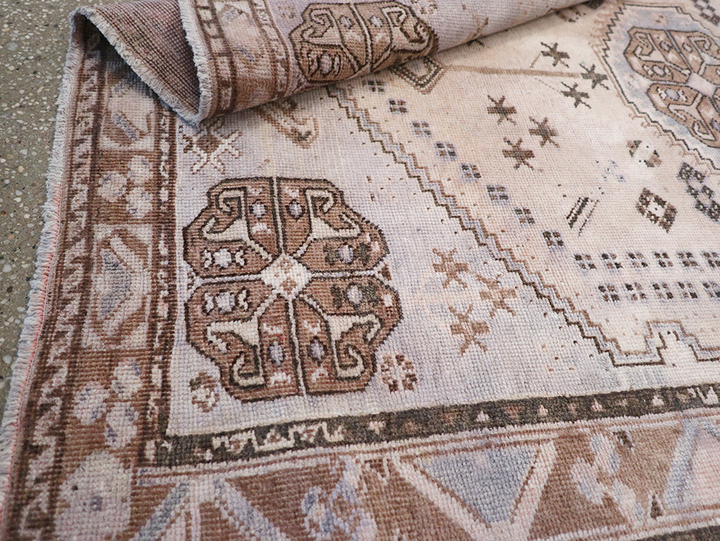 Vintage Persian Shiraz Throw Rug, No.21304 - Galerie Shabab