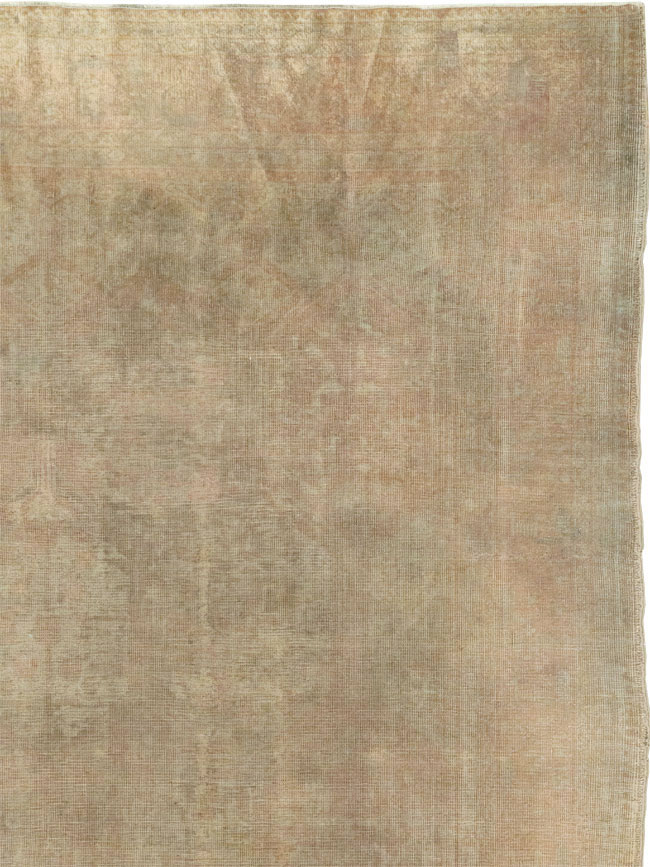 Antique Turkish Sivas Distressed Rug, No.21325 - Galerie Shabab