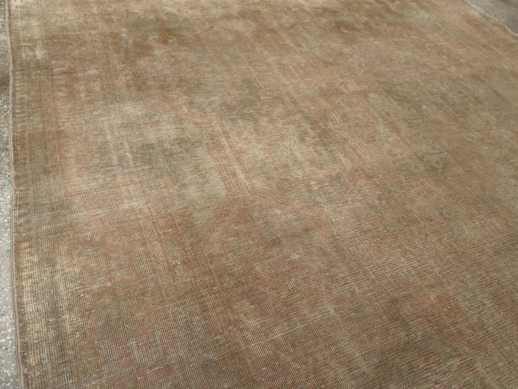 Antique Turkish Sivas Distressed Rug, No.21325 - Galerie Shabab