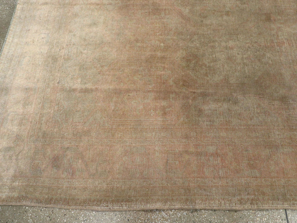 Antique Turkish Sivas Distressed Rug, No.21325 - Galerie Shabab