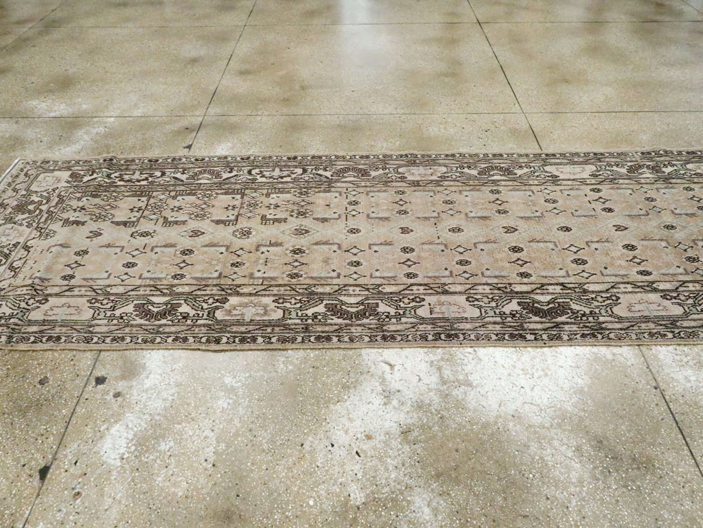 Vintage Persian Malayer Wide Gallery Runner, No.21349 - Galerie Shabab