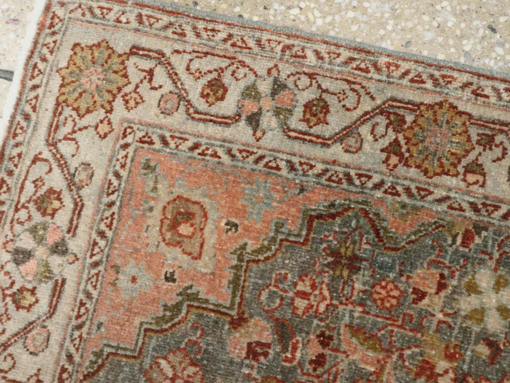 Vintage Persian Sarouk Rug, No.21428 - Galerie Shabab