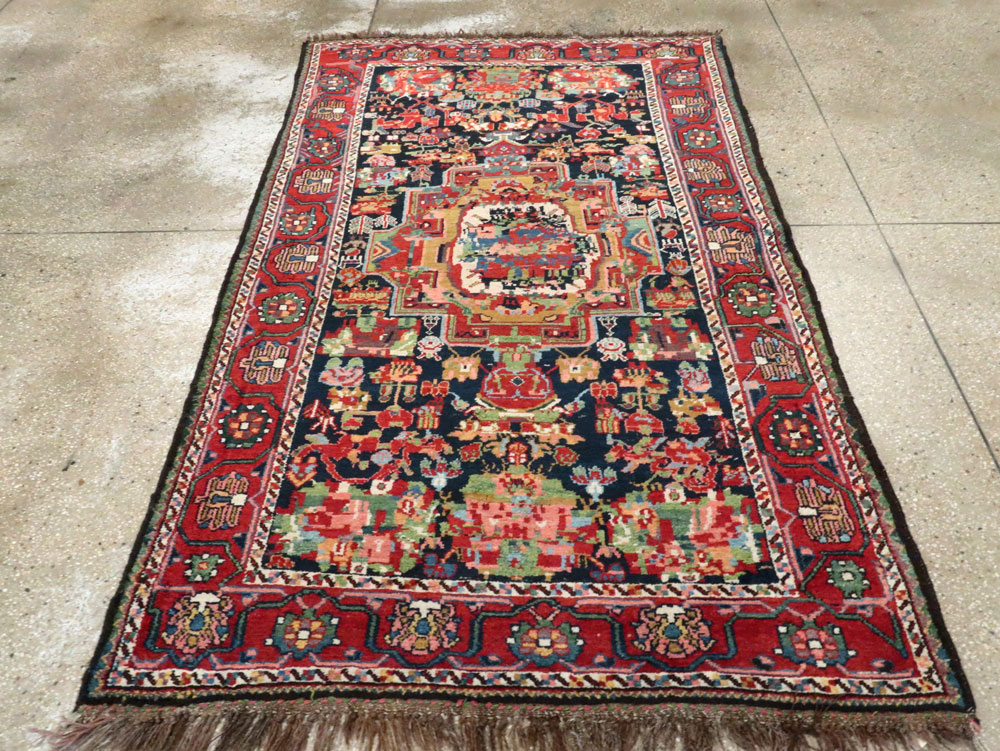 Antique Bakhtiari Rug, No.21477 - Galerie Shabab