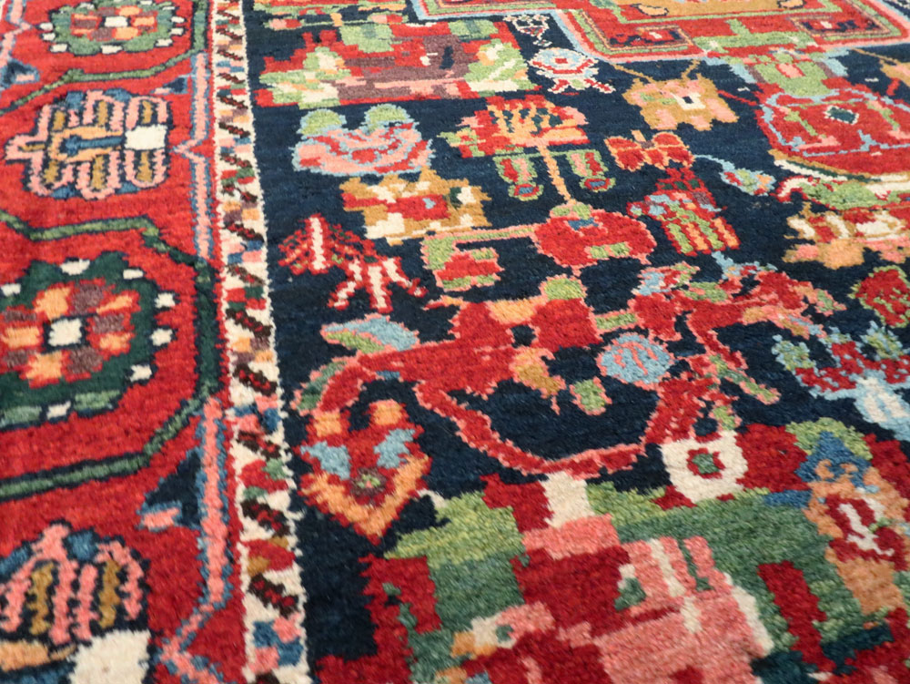 Antique Bakhtiari Rug, No.21477 - Galerie Shabab