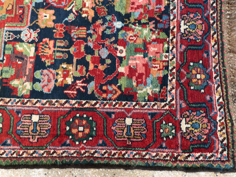 Antique Bakhtiari Rug, No.21477 - Galerie Shabab