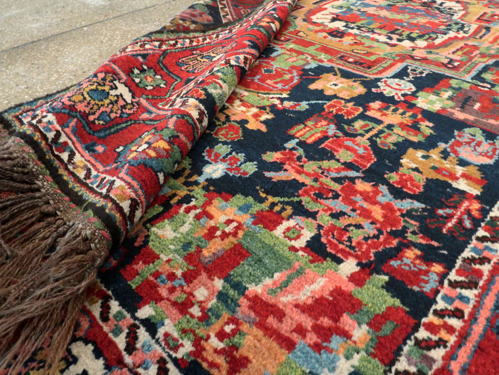 Antique Bakhtiari Rug, No.21477 - Galerie Shabab