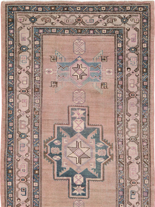 Antique Persian Northwest Runner, No.21490 - Galerie Shabab