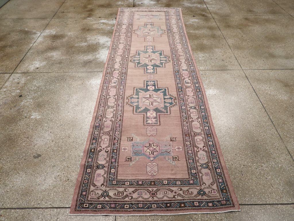 Antique Persian Northwest Runner, No.21490 - Galerie Shabab