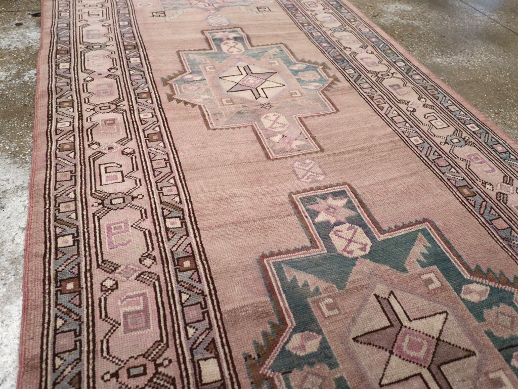 Antique Persian Northwest Runner, No.21490 - Galerie Shabab