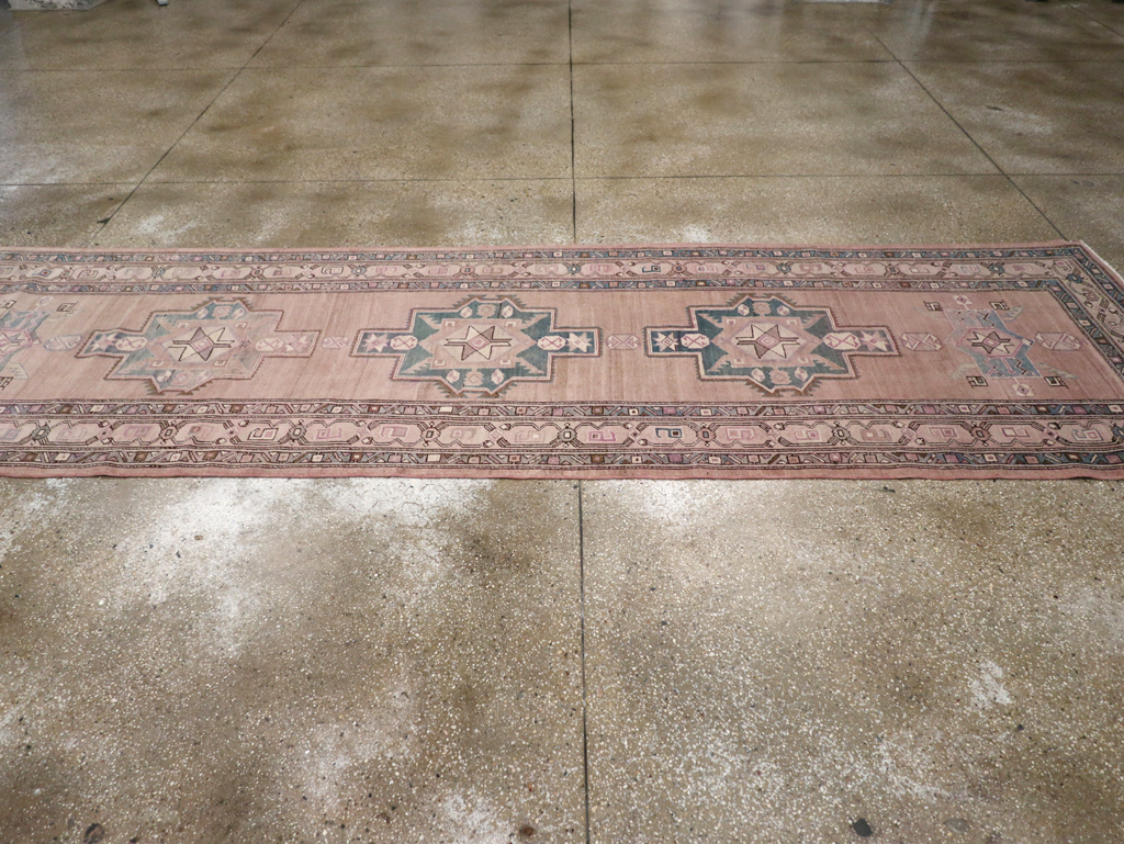 Antique Persian Northwest Runner, No.21490 - Galerie Shabab