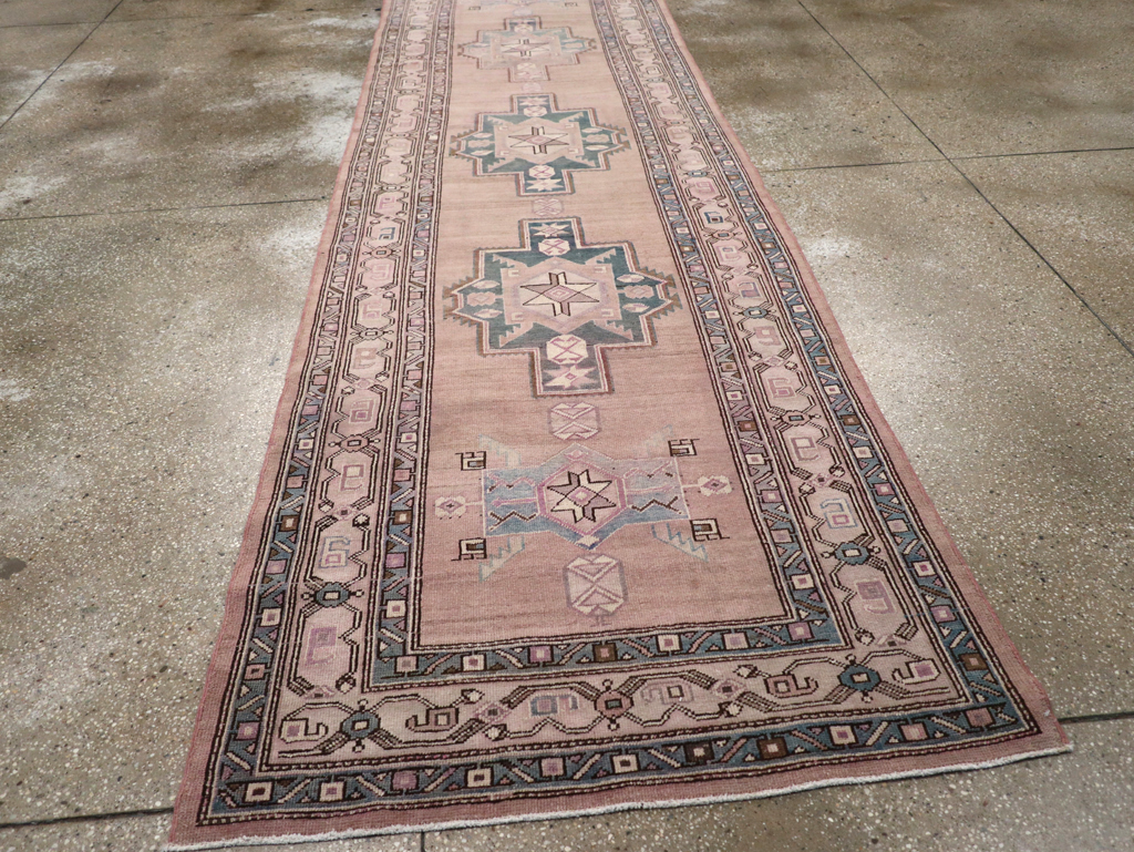 Antique Persian Northwest Runner, No.21490 - Galerie Shabab