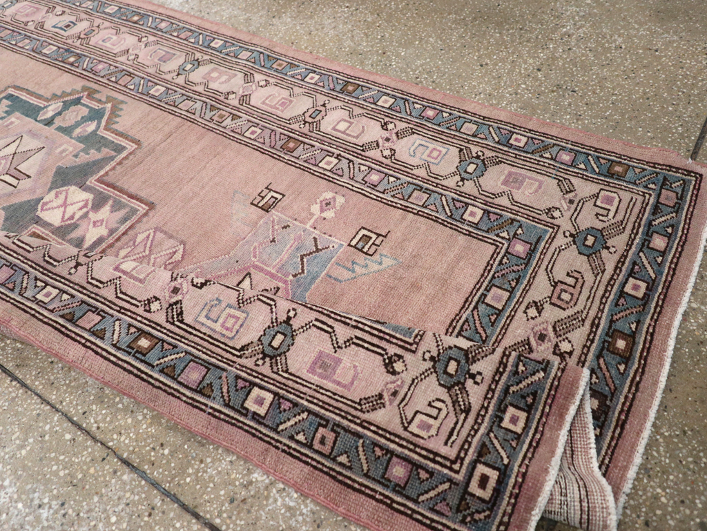 Antique Persian Northwest Runner, No.21490 - Galerie Shabab