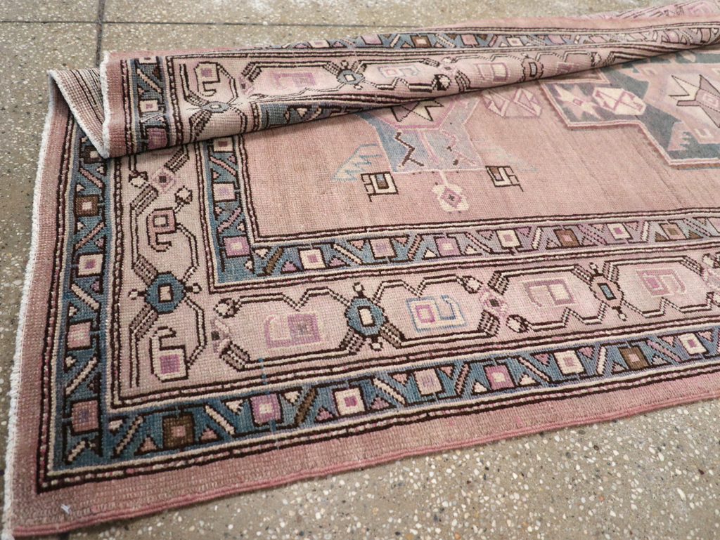 Antique Persian Northwest Runner, No.21490 - Galerie Shabab