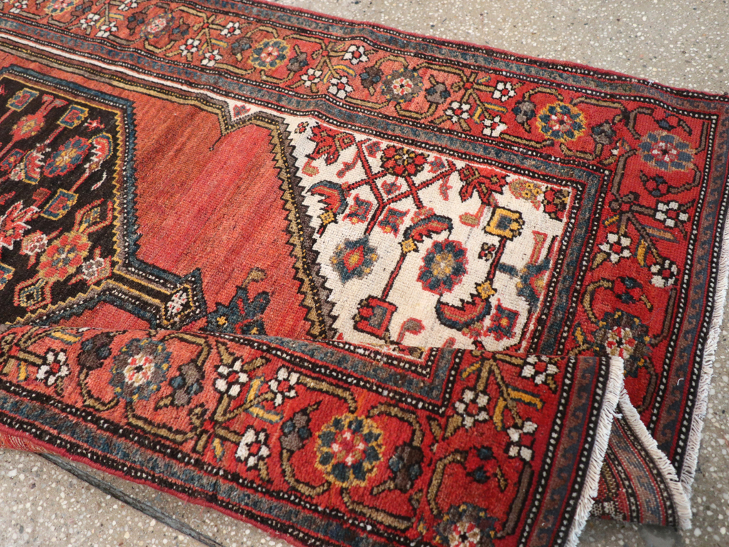 Antique Persian Malayer Accent Rug, No.21531 - Galerie Shabab