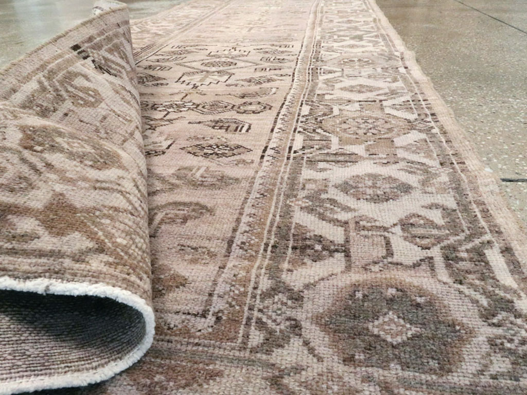 Vintage Persian Malayer Runner, No.21633 - Galerie Shabab