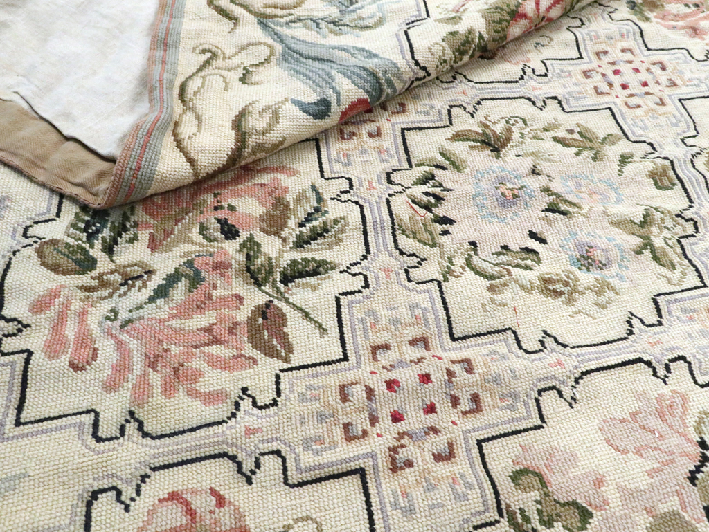Antique English Needle-Point Carpet, No.21722 - Galerie Shabab