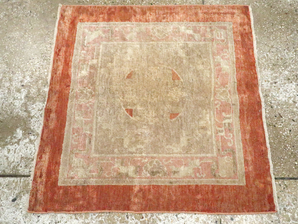 Vintage east Turkestan Khotan Square Rug, No.21843 - Galerie Shabab