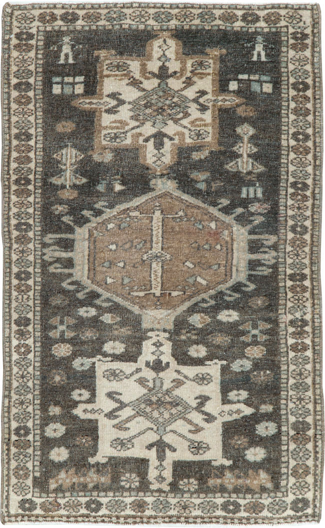Vintage Persian Karajeh Throw Rug, No.21872 - Galerie Shabab