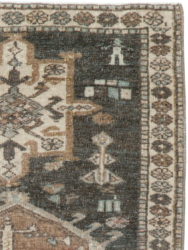 Vintage Persian Karajeh Throw Rug, No.21872 - Galerie Shabab