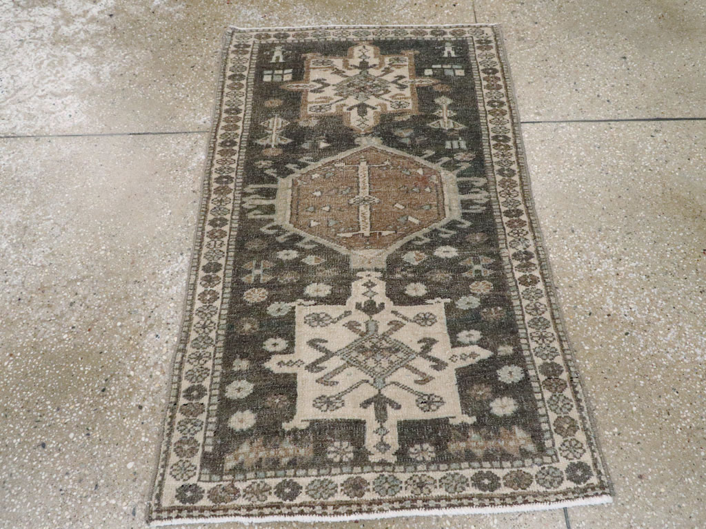 Vintage Persian Karajeh Throw Rug, No.21872 - Galerie Shabab