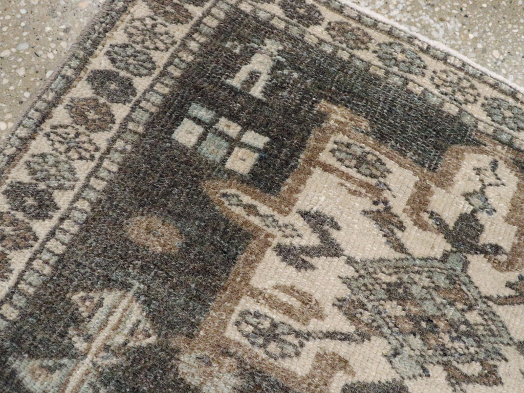 Vintage Persian Karajeh Throw Rug, No.21872 - Galerie Shabab