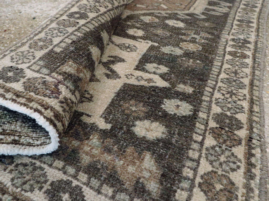 Vintage Persian Karajeh Throw Rug, No.21872 - Galerie Shabab