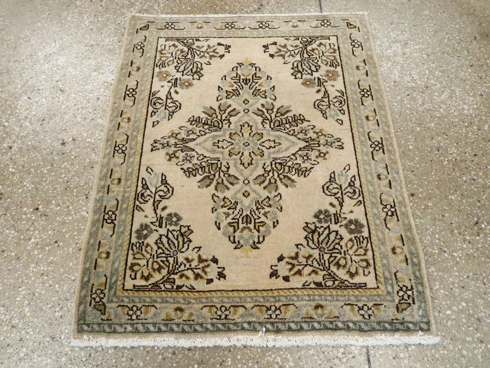 Vintage Persian Sarouk Rug, No.21877 - Galerie Shabab
