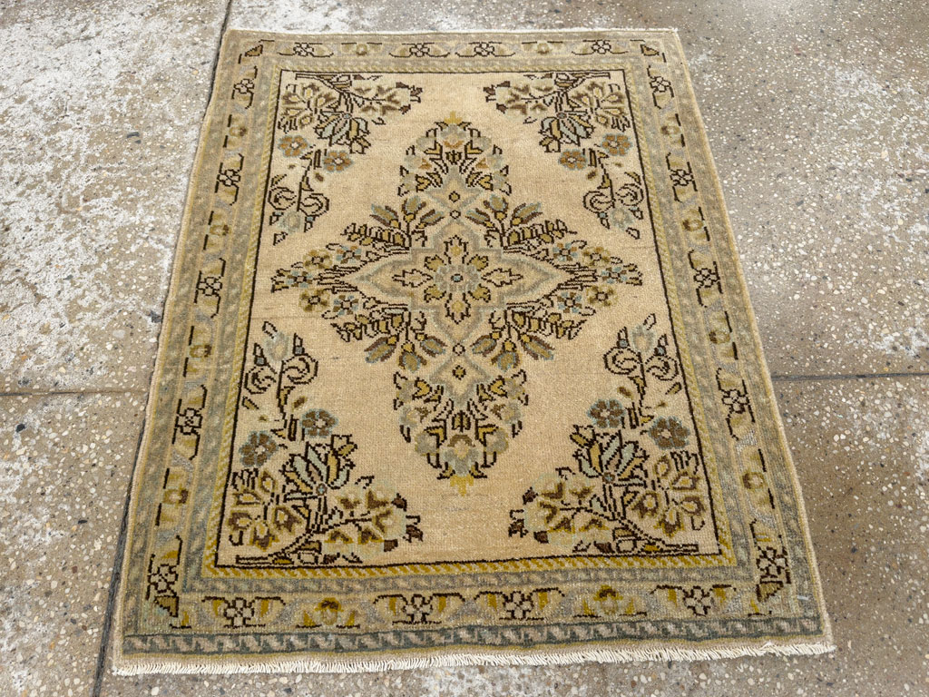 Vintage Persian Sarouk Rug, No.21877 - Galerie Shabab