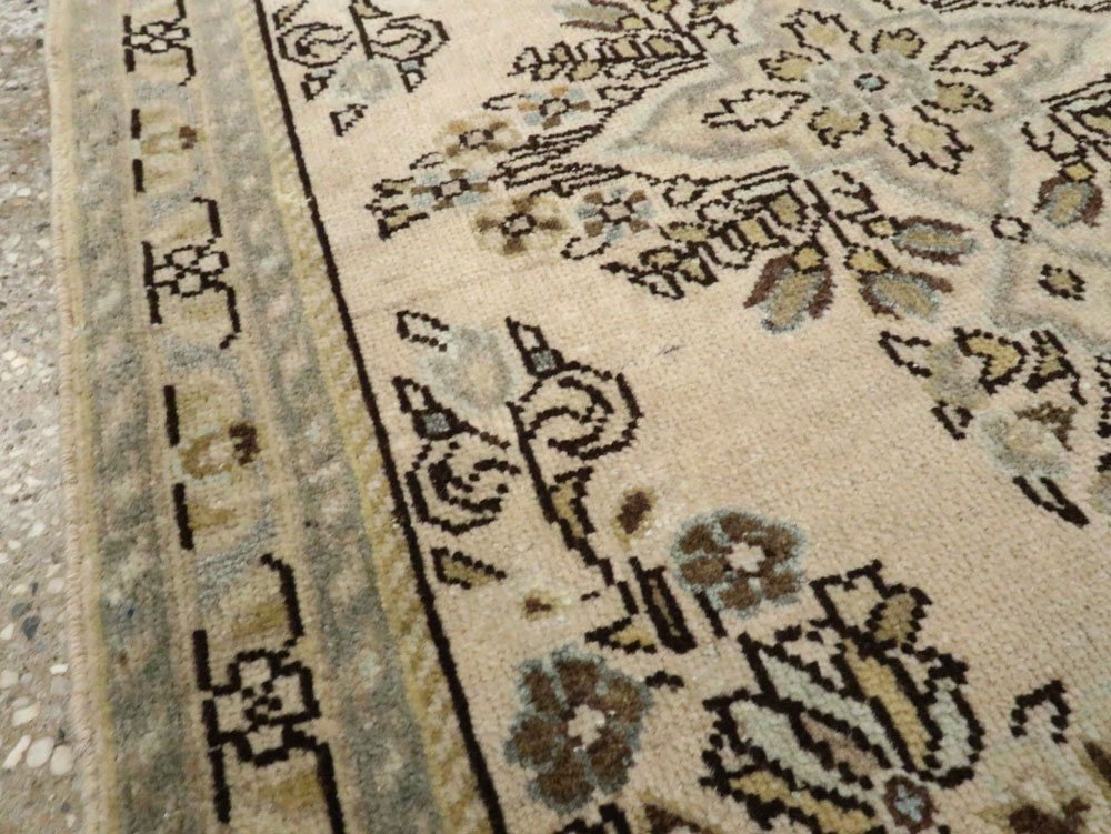 Vintage Persian Sarouk Rug, No.21877 - Galerie Shabab
