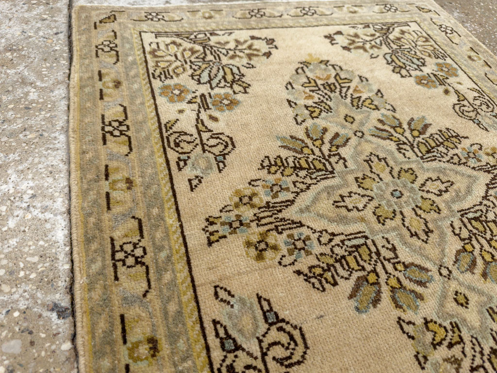 Vintage Persian Sarouk Rug, No.21877 - Galerie Shabab