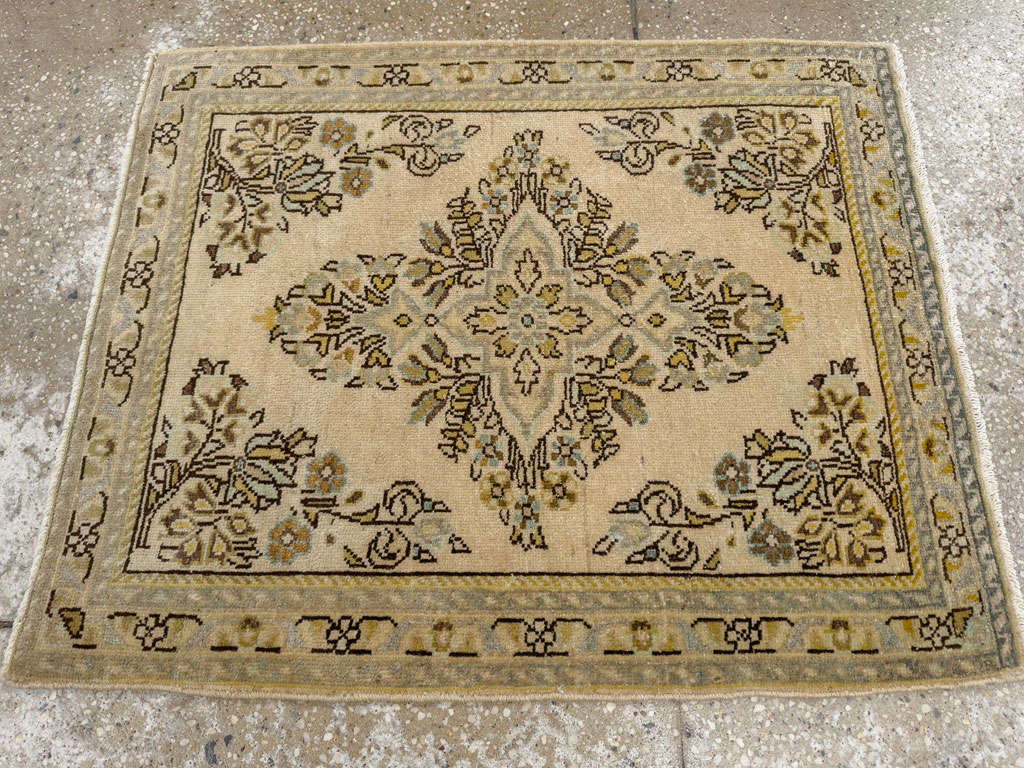 Vintage Persian Sarouk Rug, No.21877 - Galerie Shabab