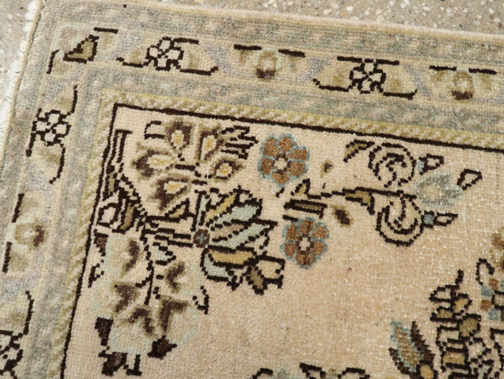Vintage Persian Sarouk Rug, No.21877 - Galerie Shabab