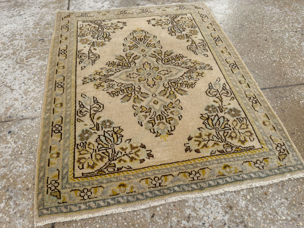 Vintage Persian Sarouk Rug, No.21877 - Galerie Shabab