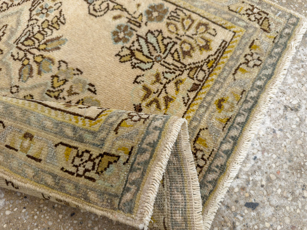 Vintage Persian Sarouk Rug, No.21877 - Galerie Shabab