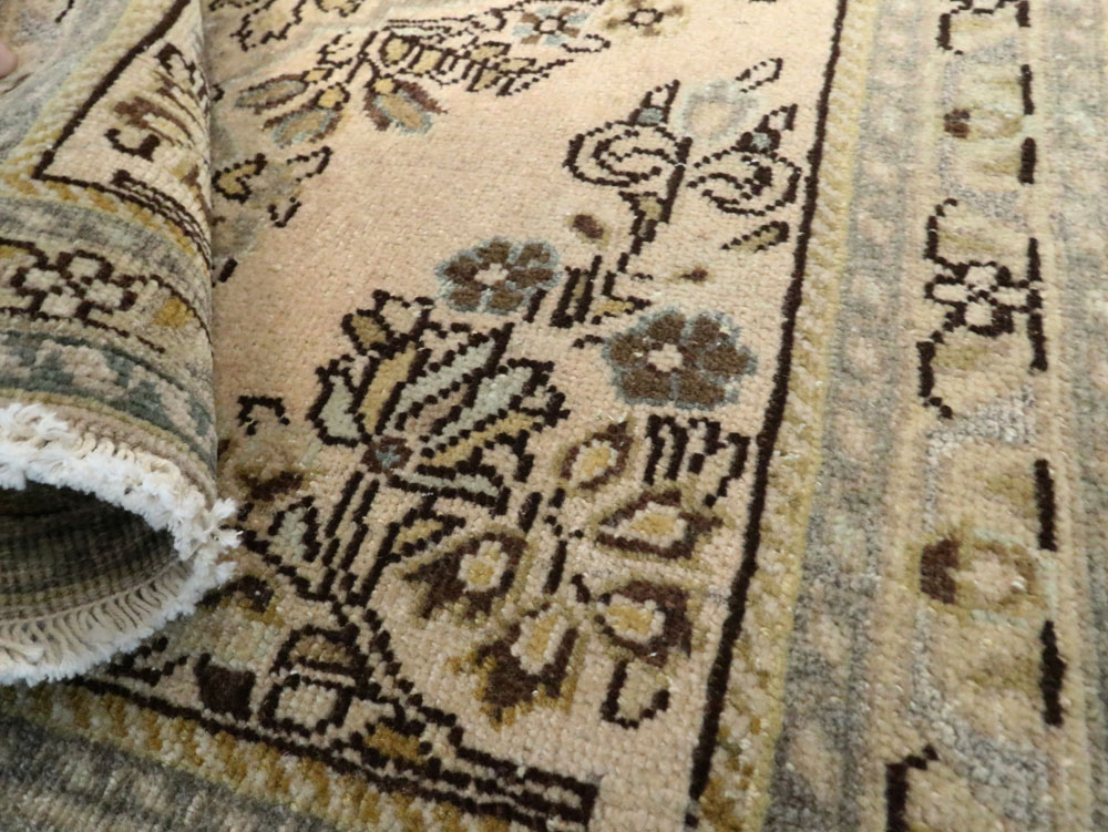 Vintage Persian Sarouk Rug, No.21877 - Galerie Shabab