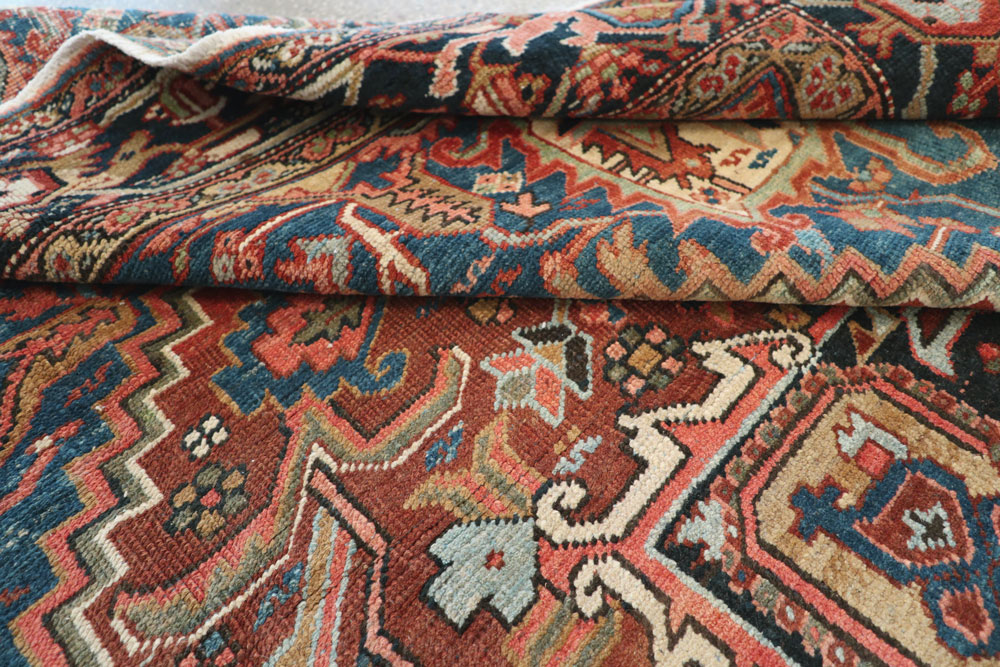 Antique Persian Heriz Carpet, No.21883 - Galerie Shabab