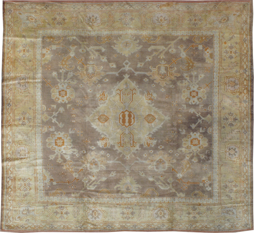 Antique Oushak Square Carpet, No.21900 - Galerie Shabab