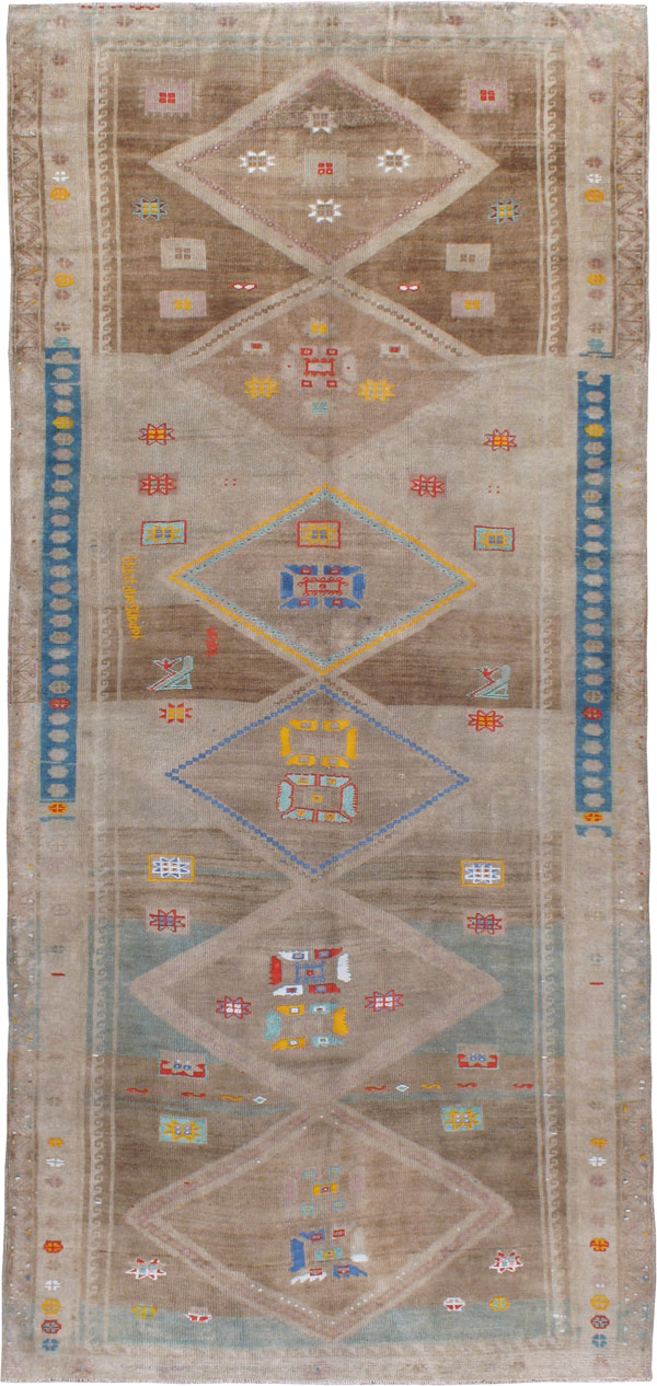 Vintage Anatolian Gallery Carpet, No.21921 - Galerie Shabab