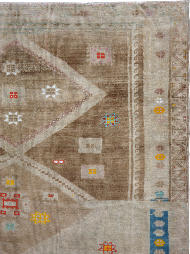 Vintage Anatolian Gallery Carpet, No.21921 - Galerie Shabab