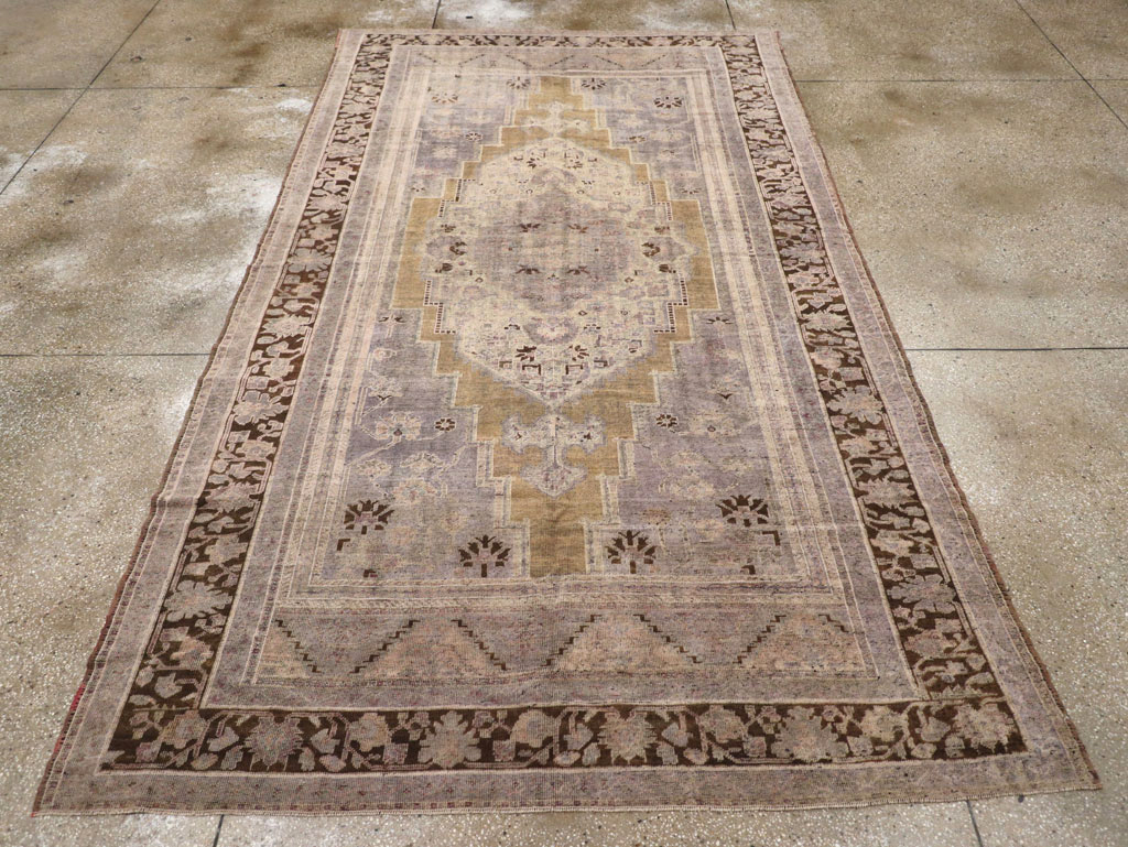 Vintage Turkish Anatolian Gallery Carpet, No.21925 - Galerie Shabab