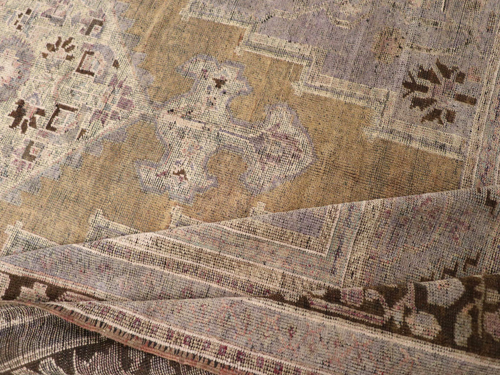 Vintage Turkish Anatolian Gallery Carpet, No.21925 - Galerie Shabab