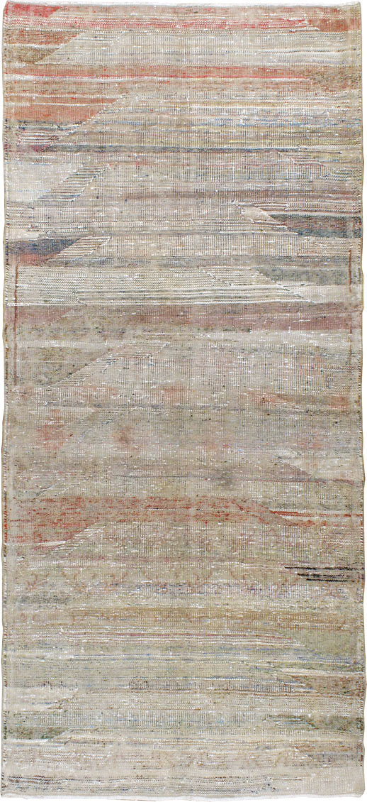 Vintage Turkish Anatolain Distressed Rug, No.21926 - Galerie Shabab